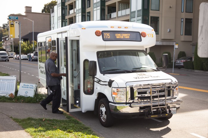 Metro shuttle bus for water taxi
