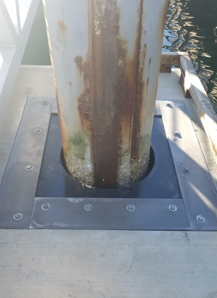 An integrated piling guide is built into the new float